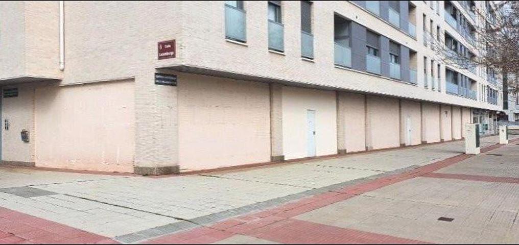 Local comercial en venta en Logroño, Valdegastea photo 0