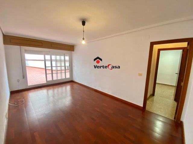 Piso en alquiler en Valencia, Extramuros photo 0