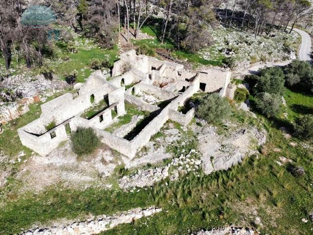 Casa con terreno en venta en Vall de Gallinera photo 0