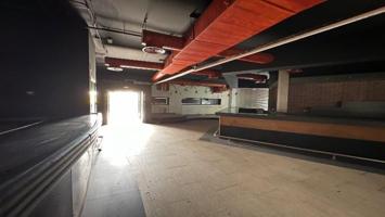 Local comercial en venta en Utrera, Utrera photo 0