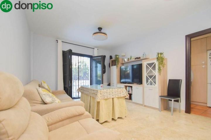 Apartamento en venta en Zubia, Centro photo 0