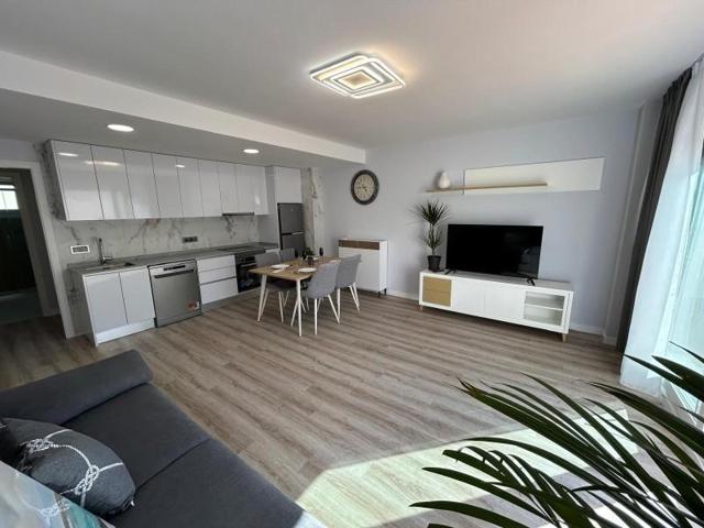 Apartamento en venta en Torrevieja, Calas blanca photo 0