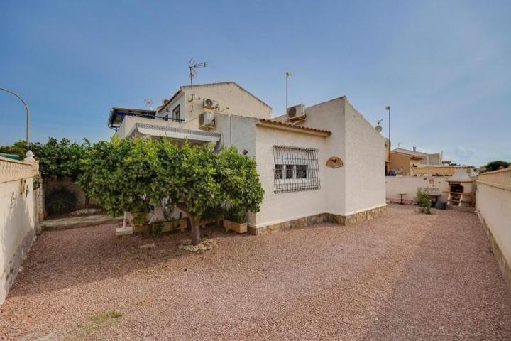 Chalet en venta en Orihuela Costa photo 0