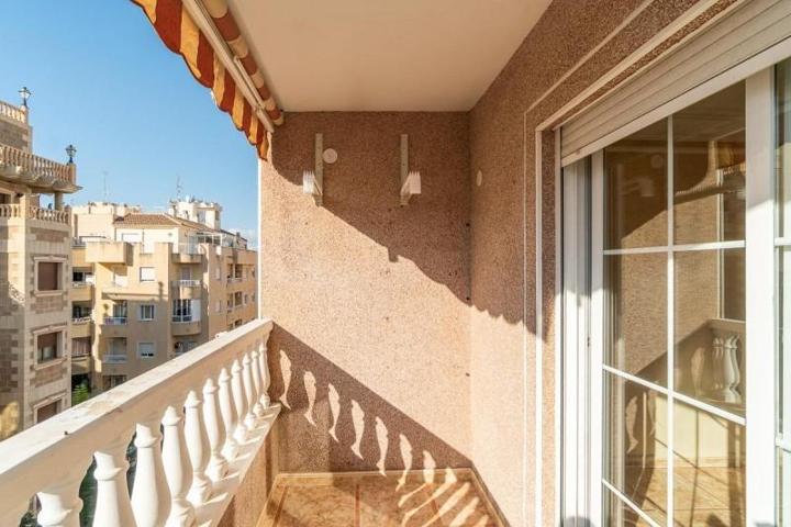 Apartamento en venta en Torrevieja, Centro photo 0