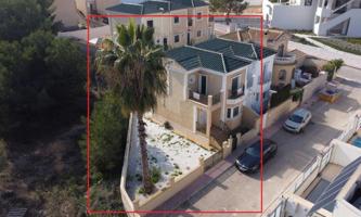 Chalet en venta en Orihuela Costa, Villamartín-Las Filipinas photo 0