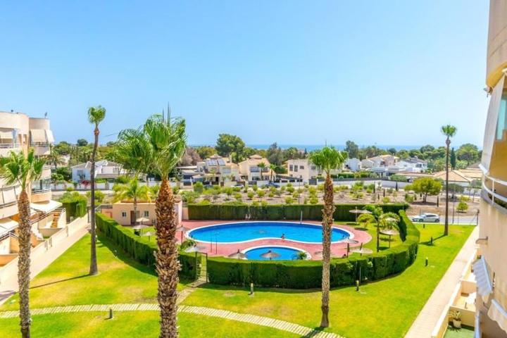 Apartamento en venta en Orihuela Costa, Altos de Campoamor photo 0