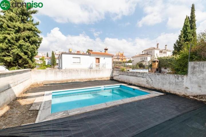 Chalet en venta en Peligros, Vega de granada zona noroeste photo 0