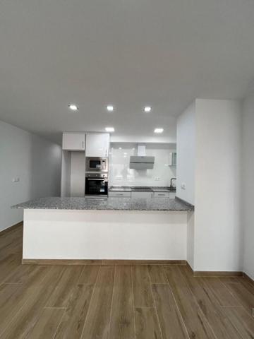 Apartamento en venta en Torrevieja, La Mata photo 0
