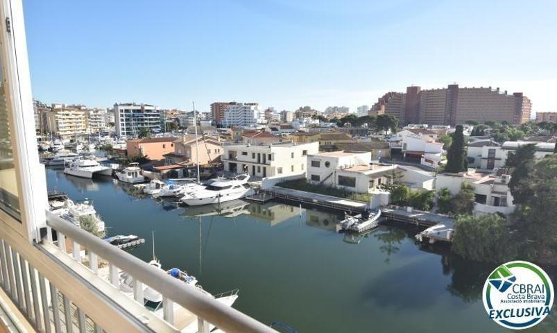 Apartamento en venta en Roses, Santa Margarida photo 0