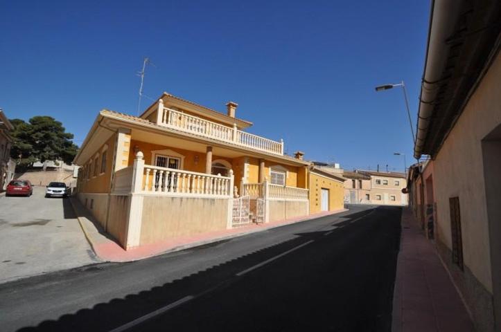 Chalet en venta en Algueña, Comunidad valenciana photo 0