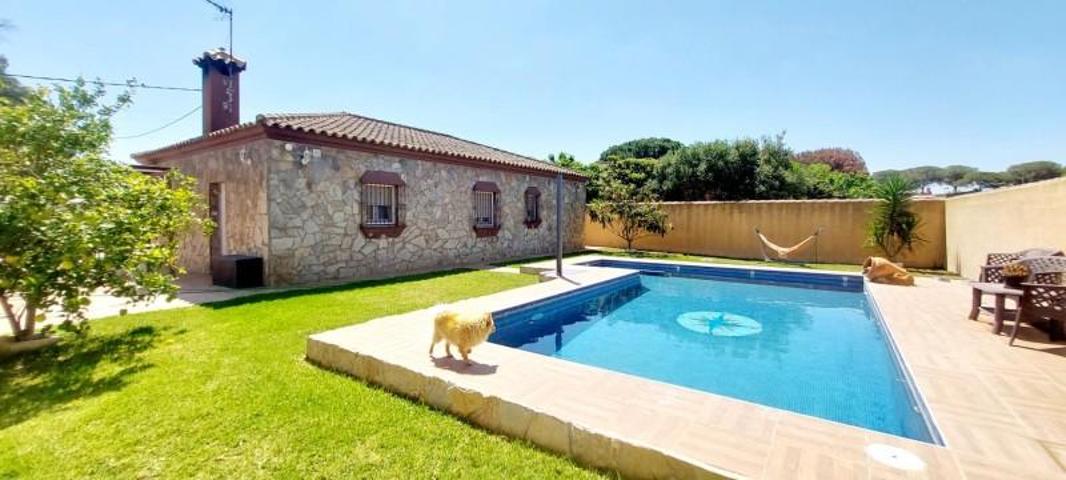 Chalet en venta en Chiclana de la Frontera, Pelagatos - Pago del Humo photo 0