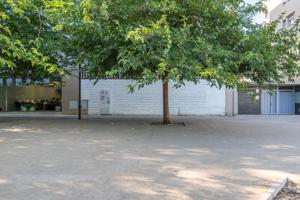 Local comercial en venta en Granada, Campus de la salud photo 0