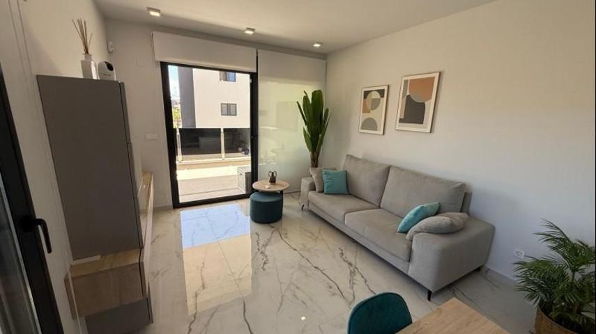 Apartamento en venta en Orihuela Costa, PAU 8 photo 0