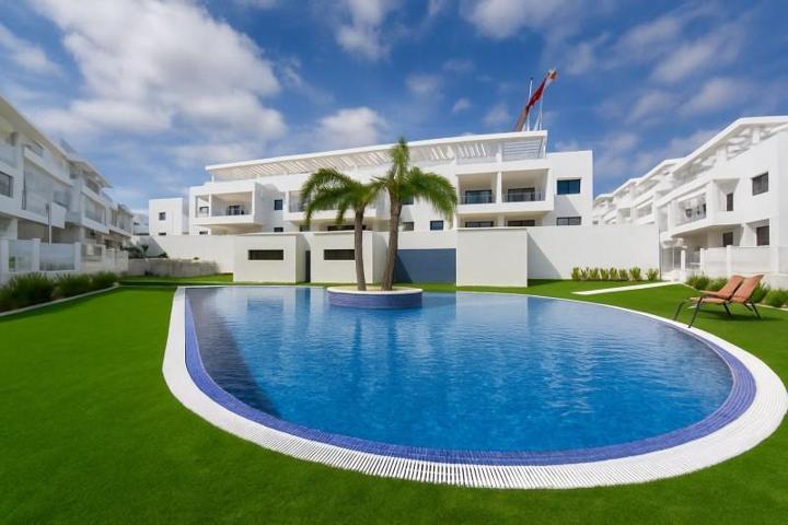 Apartamento en venta en Torrevieja, Centro photo 0