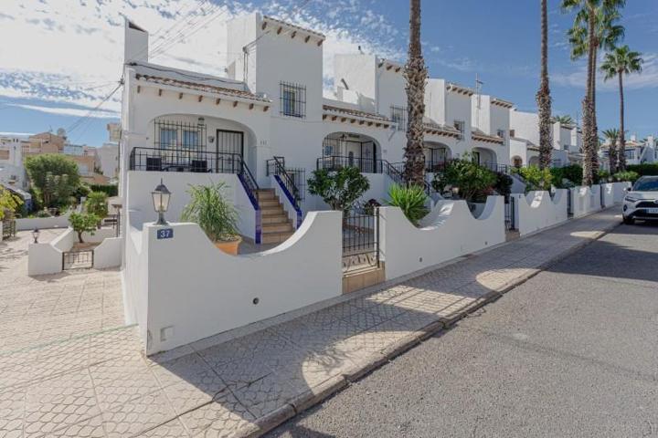 Chalet en venta en Orihuela Costa photo 0