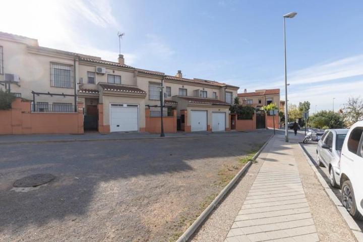 Adosada en venta en Granada, Barrio de los Periodistas photo 0