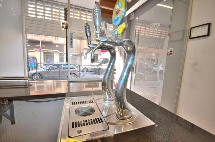 Local comercial en venta en Torrevieja, Torrevieja photo 0