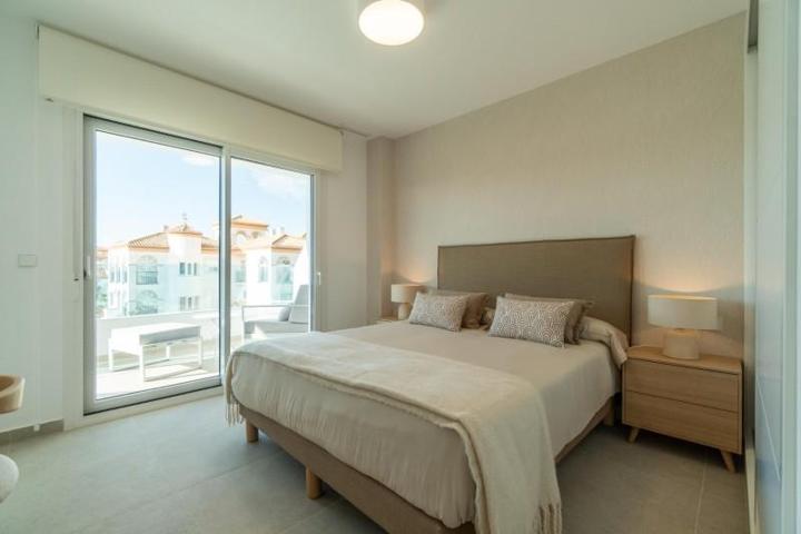 Apartamento en venta en Orihuela Costa, La Zenia photo 0
