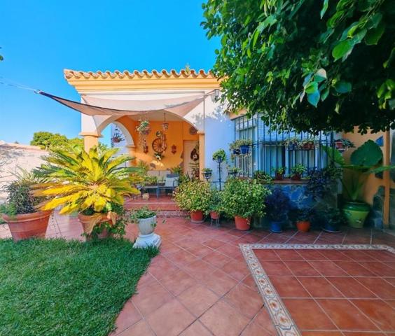 Chalet en venta en Chiclana de la Frontera, Los gallos photo 0