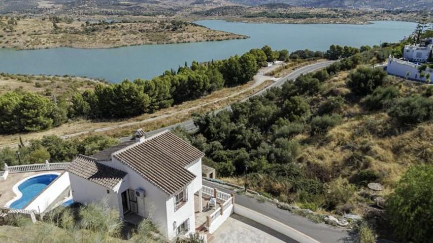 Chalet en venta en Viñuela, South of spain photo 0