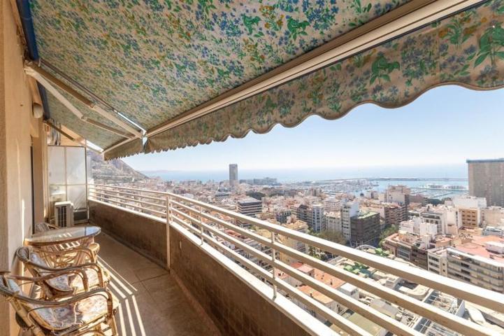 Apartamento en venta en Alicante, Centro photo 0