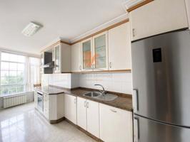 Piso en venta en Santiago de Compostela photo 0