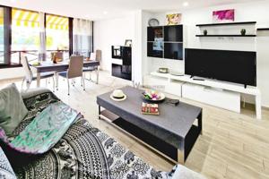 Apartamento en venta en Los Cristianos, Avenida Amsterdam, 38650 photo 0