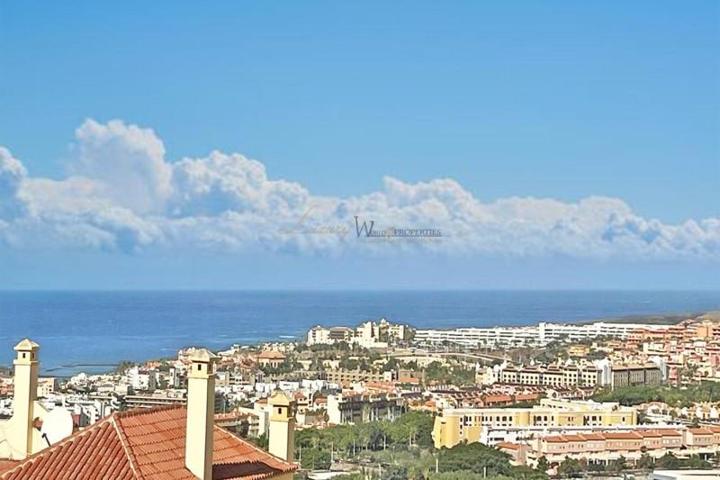 Apartamento en venta en Adeje, Calle Baleares, 38660 photo 0