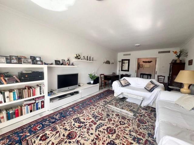 Apartamento en venta en Marbella, Guadalmina Alta photo 0