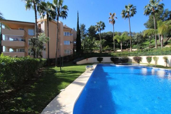 Apartamento en venta en Elviria, Elviria photo 0