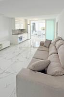 Apartamento en venta en Los Cristianos, Avenida la Habana, 38650 photo 0