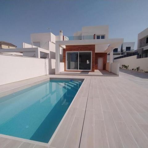 Chalet en venta en Torrevieja, Centro photo 0