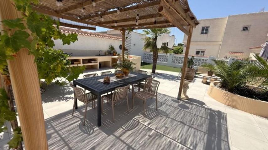 Chalet en venta en Torrevieja, San luis photo 0