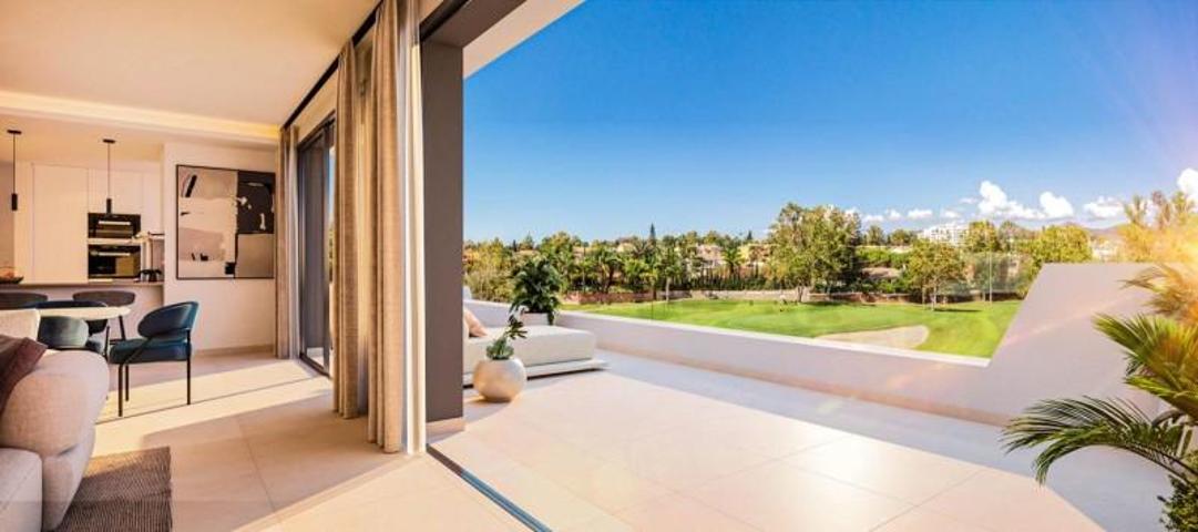Apartamento en venta en Estepona, Guadalmina Alta photo 0