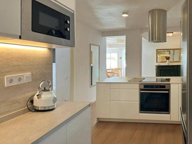 Apartamento en venta en Torrevieja, Paseo maritimo photo 0