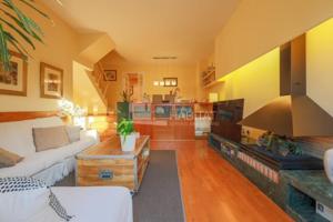 Adosada en venta en Molins de Rei, Zona del angel photo 0