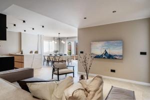 Apartamento en venta en Marbella, Nueva Andalucía photo 0