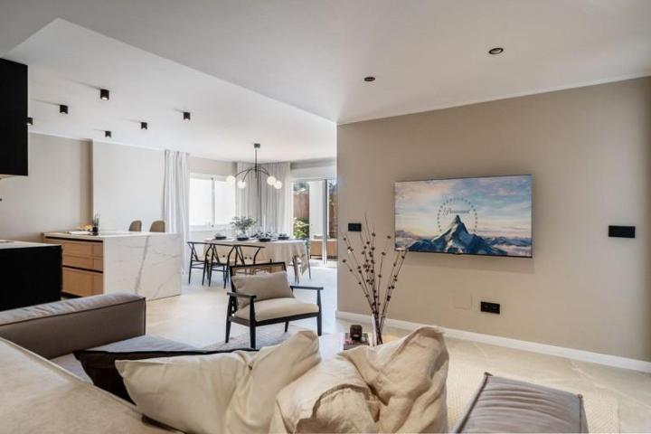 Apartamento en venta en Marbella, Nueva Andalucía photo 0