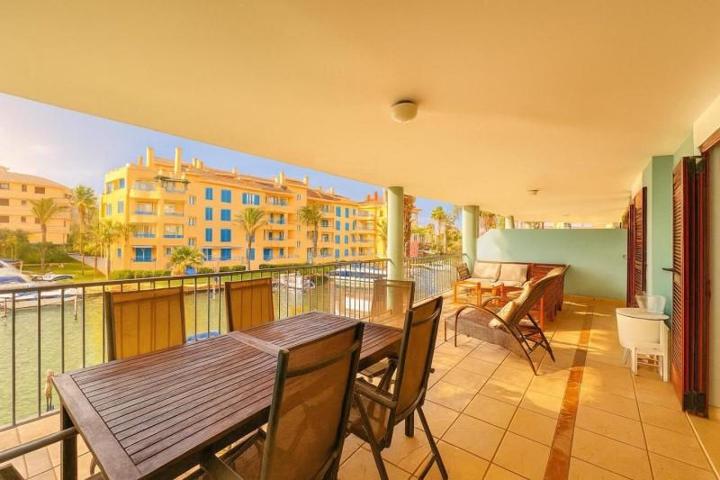 Apartamento en venta en San Roque, Sotogrande Marina, Sotogrande Marina photo 0