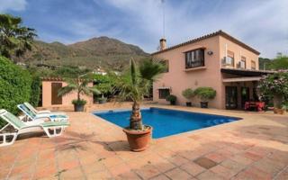 Chalet en venta en Estepona, Zona Las Mesas photo 0