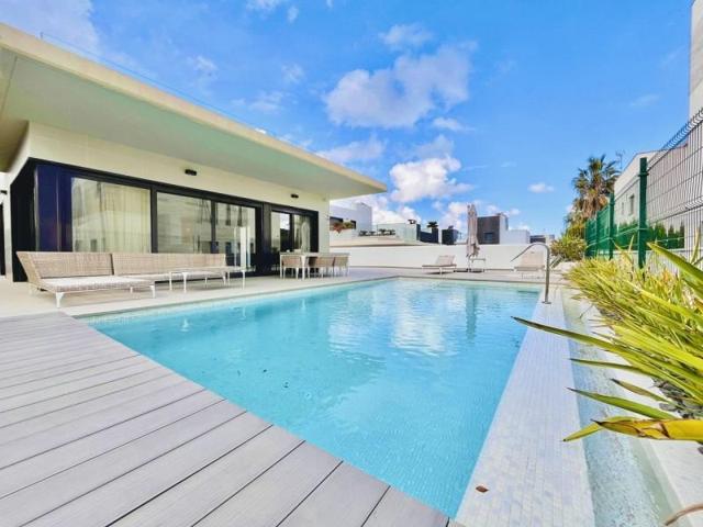 Chalet en venta en Orihuela Costa, Campoamor photo 0