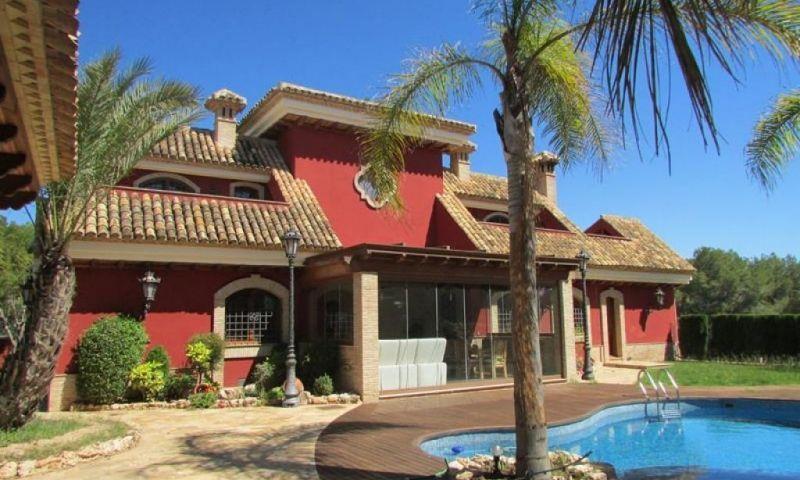 Chalet en venta en Orihuela Costa, Campoamor photo 0