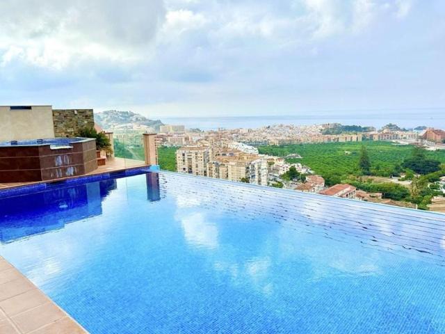 Chalet en venta en Almuñécar, Centro photo 0