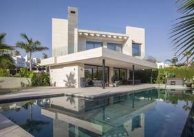 Chalet en venta en Marbella, Marina de Banus photo 0