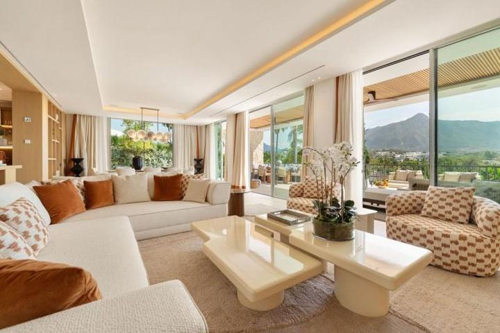 Chalet en venta en Marbella, Los Naranjos photo 0