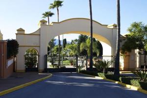 Adosada en alquiler en Marbella, Guadalmina Alta photo 0