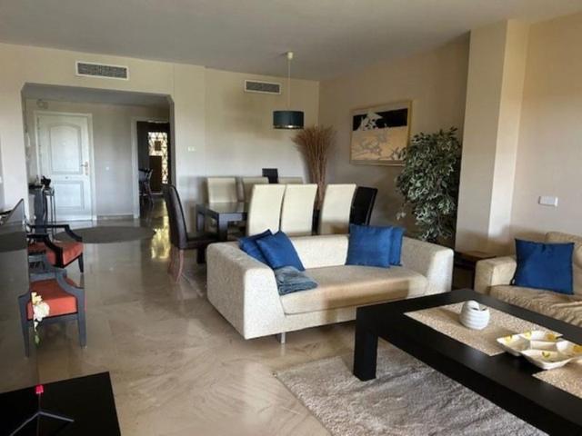 Apartamento en alquiler en Marbella photo 0