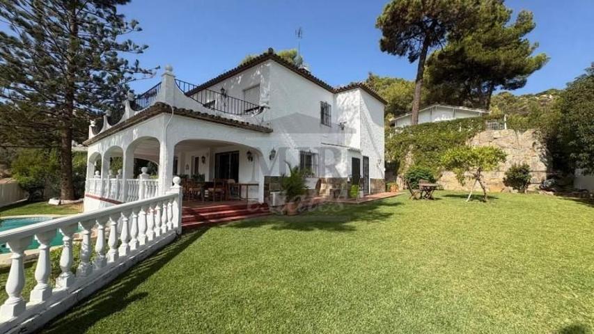 Chalet en alquiler en Marbella, URB El Visillo, 29603 photo 0