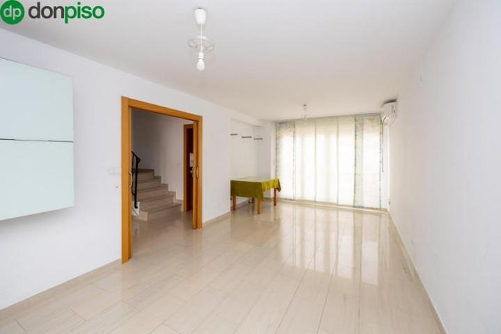 Adosada en venta en Gójar, Zona metropolitana photo 0