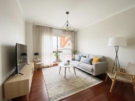 Piso en venta en Santiago de Compostela photo 0